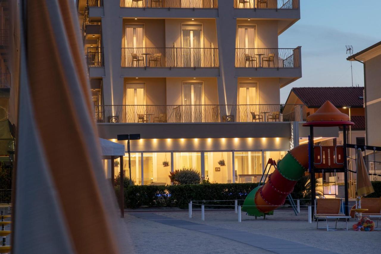 Hotel Riviera Bellaria-Igea Marina Exterior foto